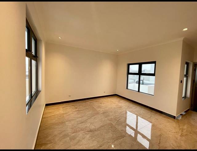 3 BEDROOM FREEHOLD FOR SALE IN SANDOWN